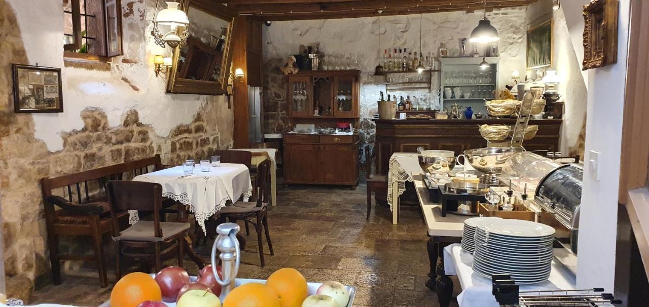 B&B Palace Basilico 1580. Ровинь Экстерьер фото